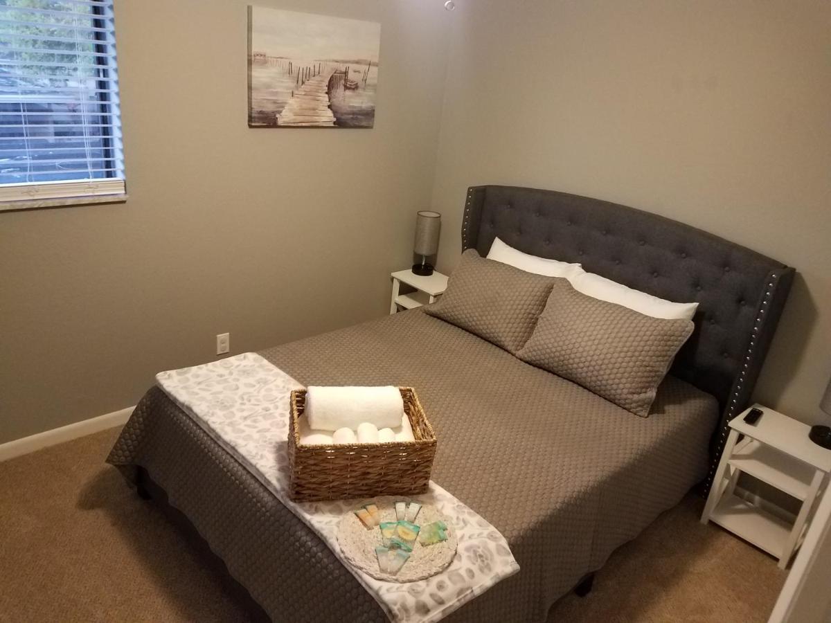 Cozy 3 Bed 2.5 Bath Located Near Busch Gardens Apartment Tampa Ngoại thất bức ảnh